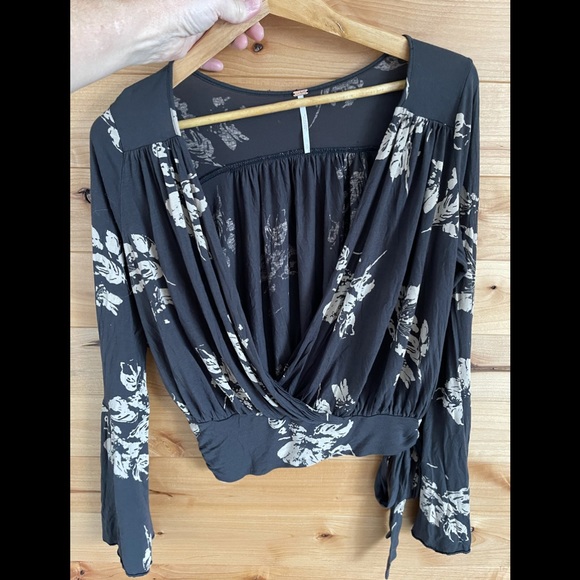 Free People Tops - FREE PEOPLE Fiona bell sleeve brown floral
